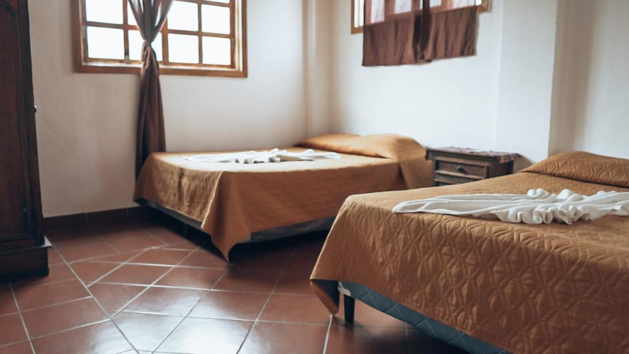 Hostal Dulces Suenos Panajachel Exterior photo