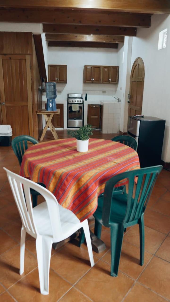 Hostal Dulces Suenos Panajachel Exterior photo